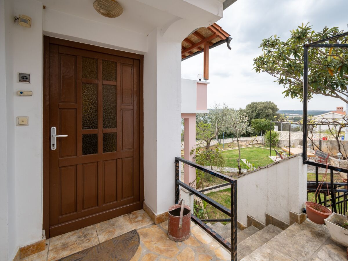 Apartment Two bedroom apartment with balcony and sea view Posedarje, Novigrad A-21123-a - Outdoor photo 4