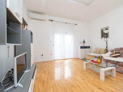 Apartment Two bedroom apartment with balcony and sea view Posedarje, Novigrad A-21123-a - Outdoor photo 12