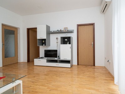 Apartment Two bedroom apartment with balcony and sea view Posedarje, Novigrad A-21123-a - Outdoor photo 16