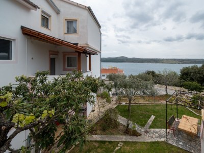 Apartment Three bedroom apartment with terrace and sea view Posedarje, Novigrad A-21123-b - Outdoor photo 7