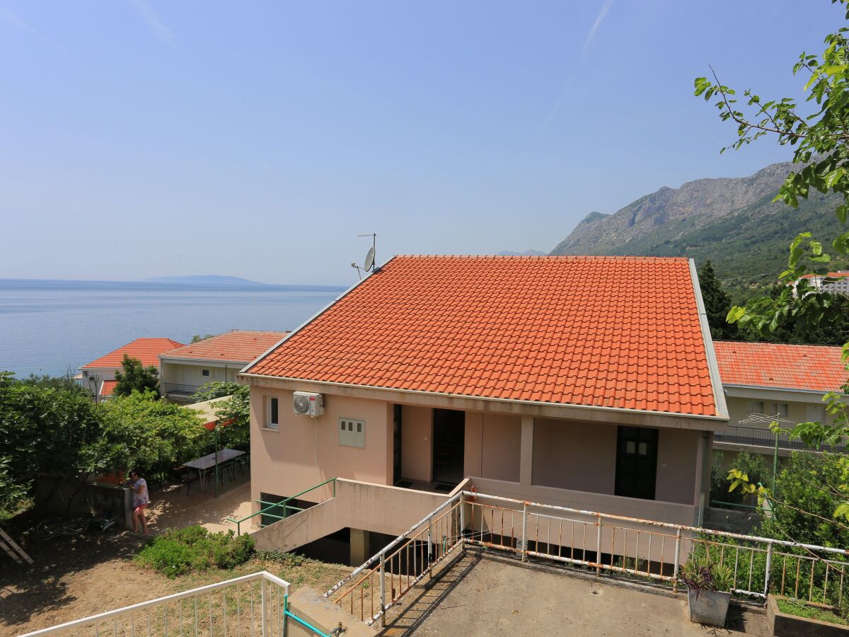 Apartment One bedroom apartment with balcony and sea view Gradac, Makarska A-21172-a