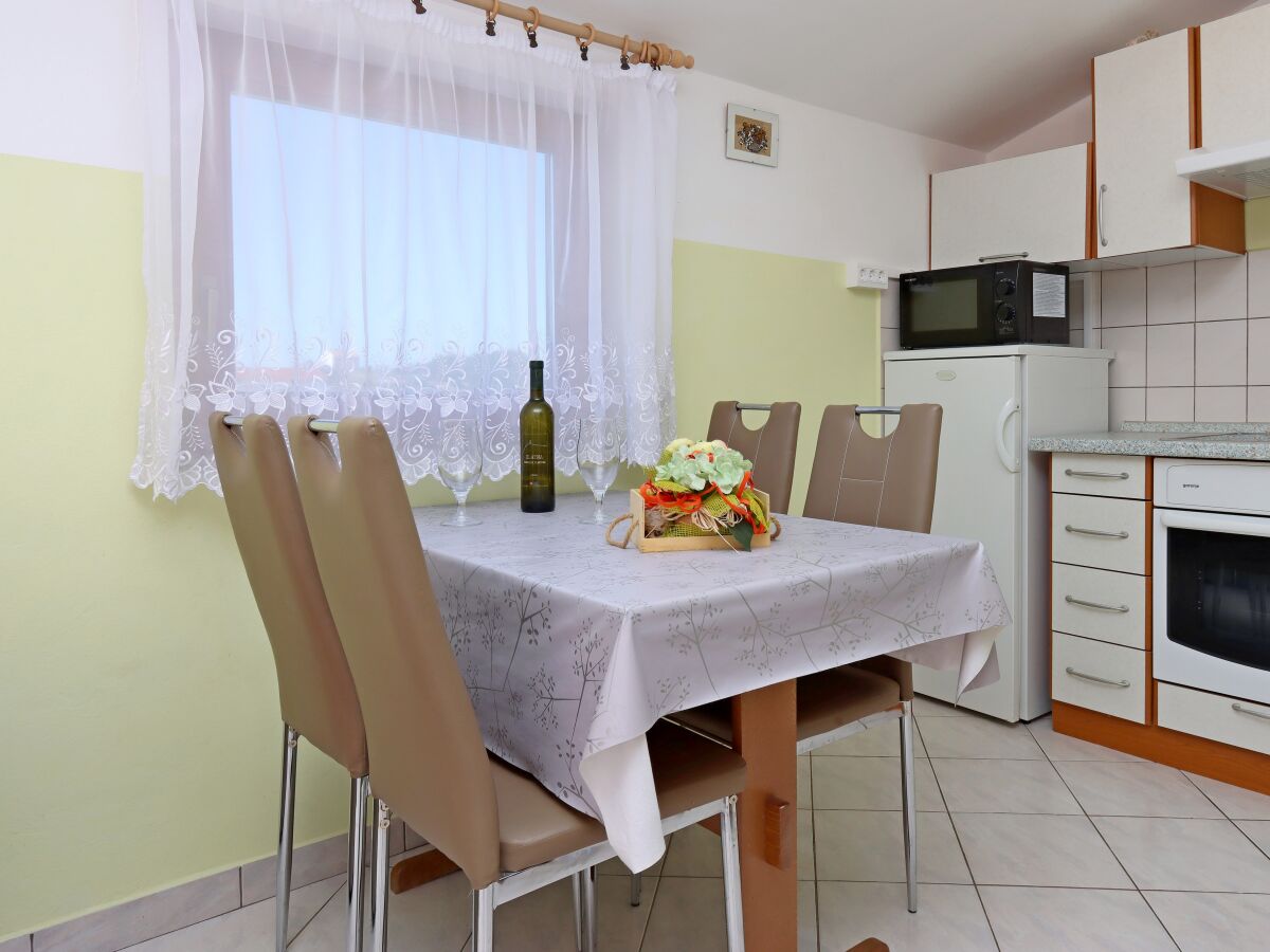 Apartment Two bedroom apartment with balcony and sea view Mundanije, Rab A-21543-a
