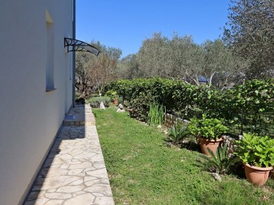 Apartment Two bedroom apartment with balcony and sea view Mundanije, Rab A-21543-a - Outdoor photo 11