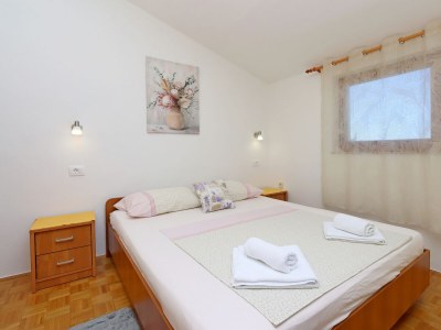 Apartment Two bedroom apartment with balcony and sea view Mundanije, Rab A-21543-a - Outdoor photo 18