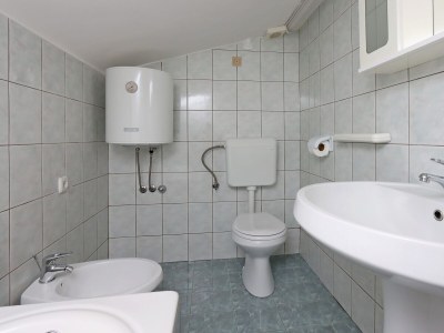 Apartment Two bedroom apartment with balcony and sea view Mundanije, Rab A-21543-a - Outdoor photo 24