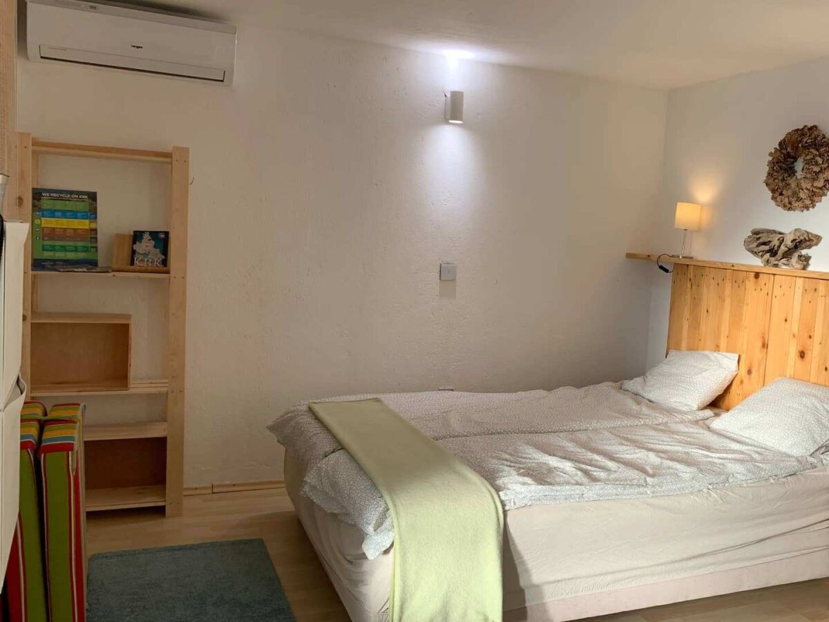 Apartment Studio flat with balcony and sea view Njivice, Krk AS-21770-a - Outdoor photo 4