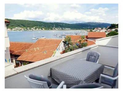 Apartment Two bedroom apartment with terrace and sea view Supetarska Draga - Donja, Rab A-22365-d in Rab - Apartment