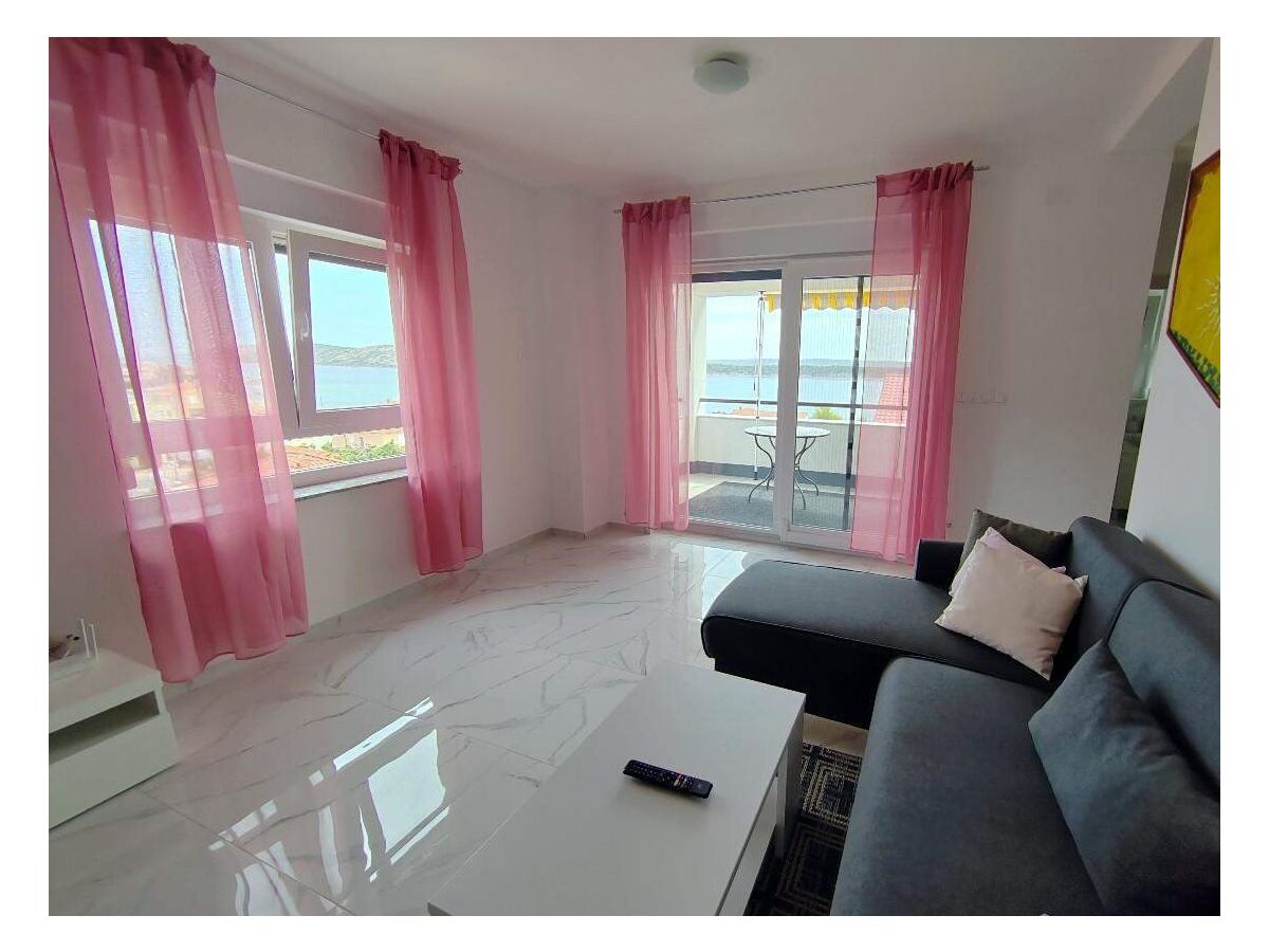 Apartment Two bedroom apartment with balcony and sea view Barbat, Rab A-22251-b