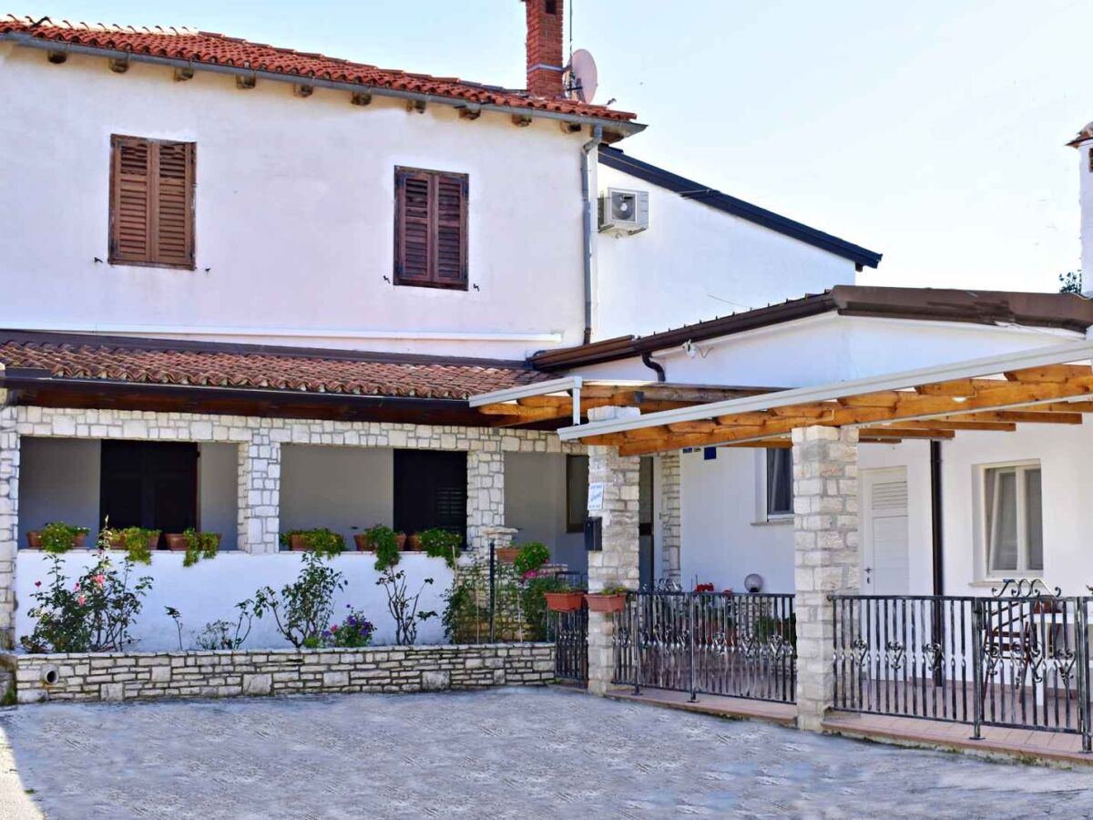 Apartment Two bedroom apartment with terrace Zambratija, Umag A-22658-b