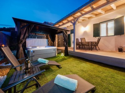 Holiday house Two bedroom house with terrace Dugi Rat, Omiš K-23046 in Dugi Rat - Holiday house