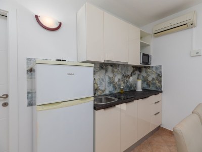 Apartment Two bedroom apartment with balcony and sea view Lokva Rogoznica, Omiš A-23105-c - Outdoor photo 17