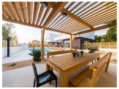 Holiday house Four-bedroom house with terrace and sea view Pag K-23343 - Outdoor photo 4