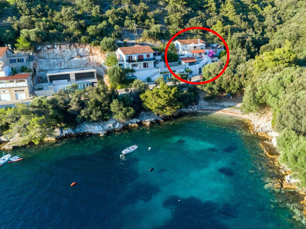 Apartment Two bedroom apartment near beach Ubli, Lastovo A-23365-a