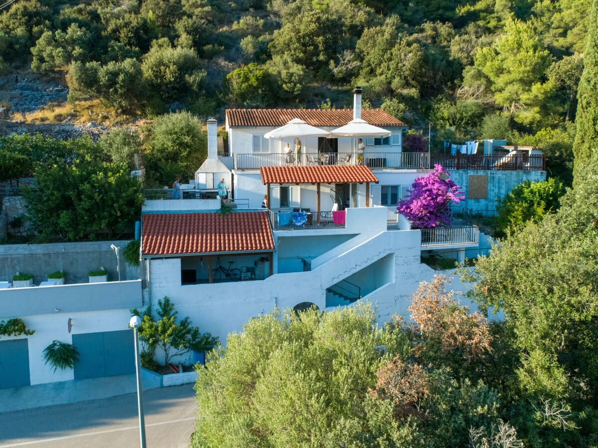 Apartment Two bedroom apartment near beach Ubli, Lastovo A-23365-a - Outdoor photo 2