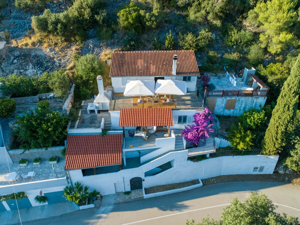 Apartment Two bedroom apartment near beach Ubli, Lastovo A-23365-a - Outdoor photo 3