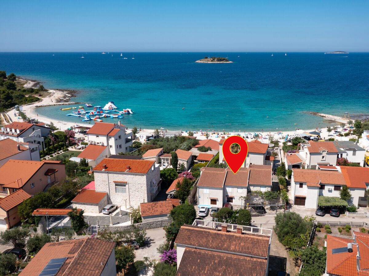 Apartment One bedroom apartment near beach Rogoznica A-23414-c