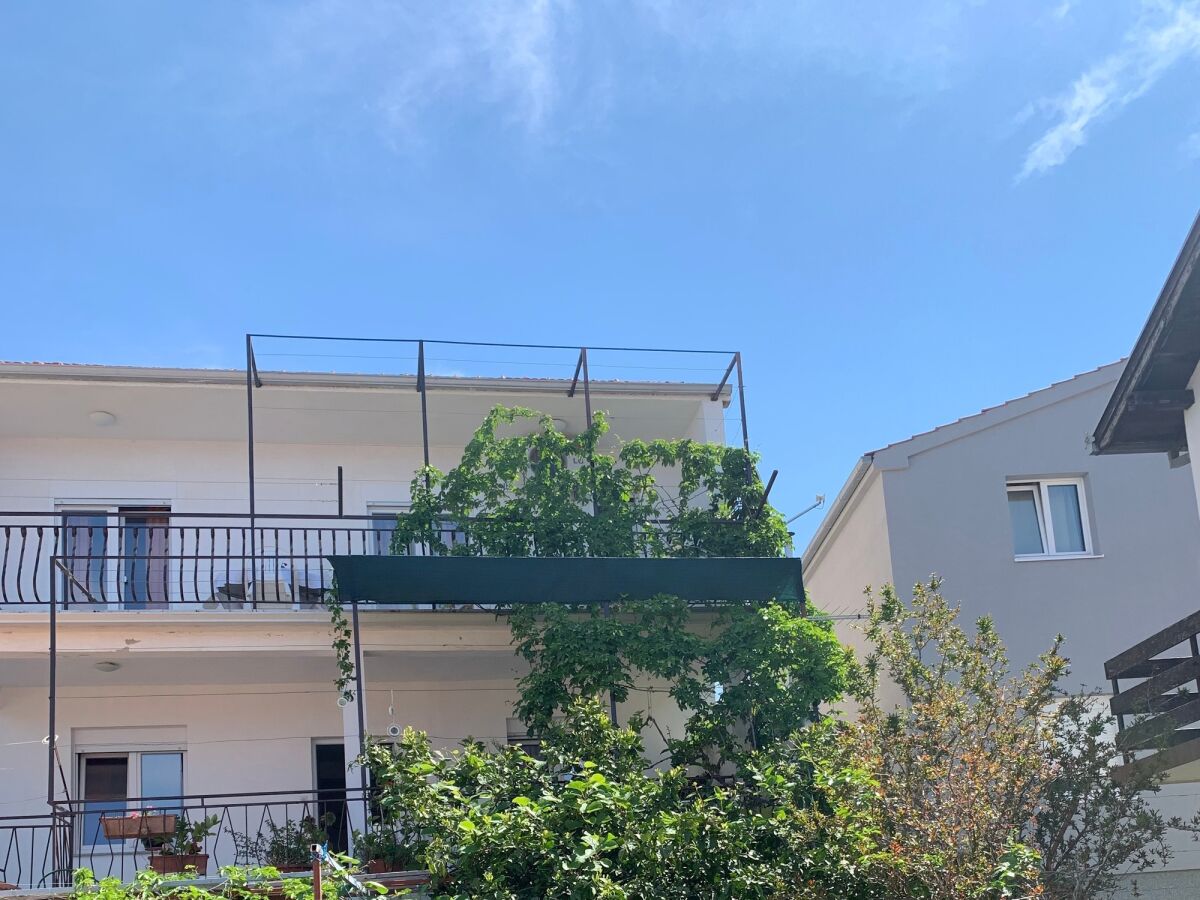 Apartment Two bedroom apartment with terrace Rogoznica A-23796-a