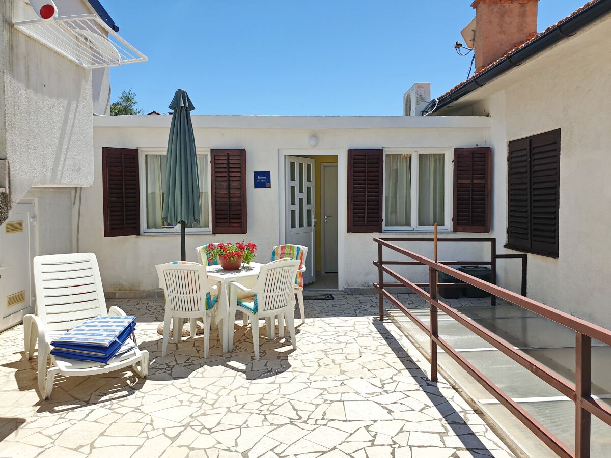 Apartment One bedroom apartment near beach Šilo, Krk A-18755-a