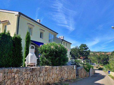 Apartment Two bedroom apartment with terrace and sea view Šilo, Krk A-18678-c - Outdoor photo 7