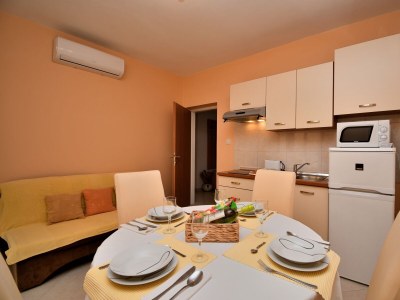 Apartment Two bedroom apartment with terrace Poreč A-16495-a - Outdoor photo 11