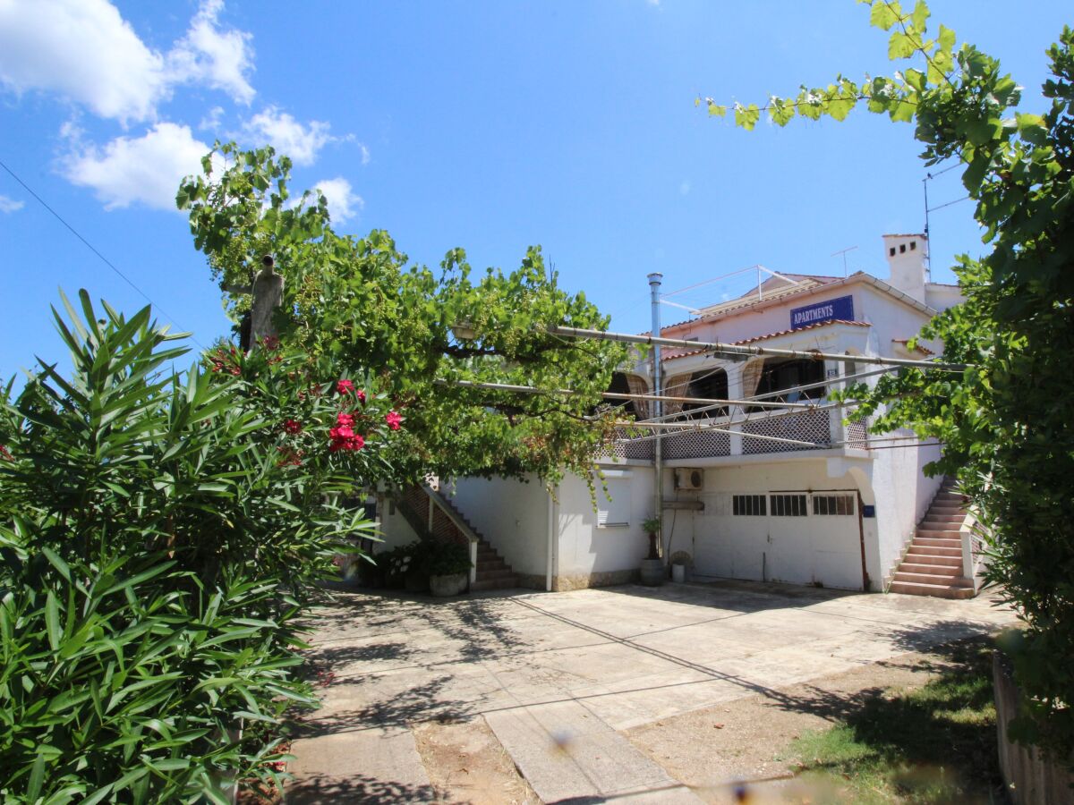 Apartment Two bedroom apartment with terrace Šilo, Krk A-18760-c - Outdoor photo 2