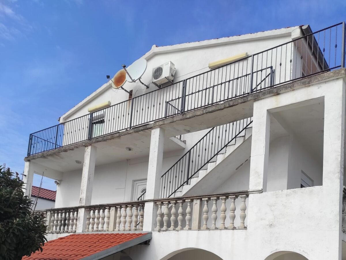 Apartment Two bedroom apartment with balcony and sea view Pridraga - Cuskijaš, Novigrad A-24025-a