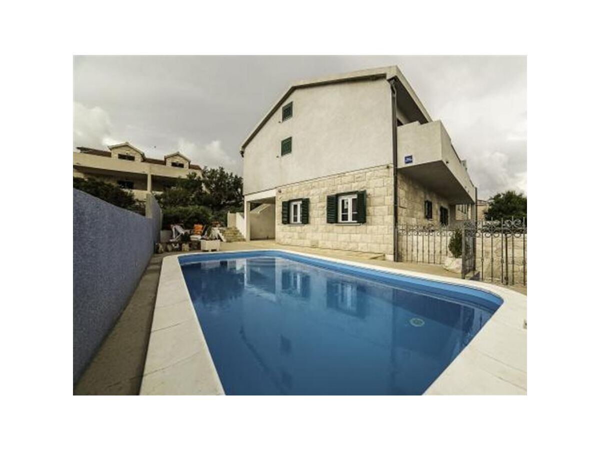 Apartment One bedroom apartment near beach Povlja, Brač A-24248-c