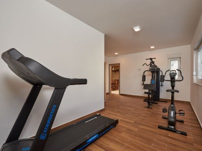 Apartment Three bedroom apartment with terrace and sea view Arbanija, Čiovo A-24254-a - Outdoor photo 11