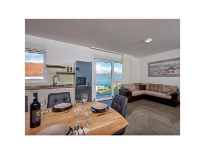 Apartment Three bedroom apartment with terrace and sea view Arbanija, Čiovo A-24254-a - Outdoor photo 16