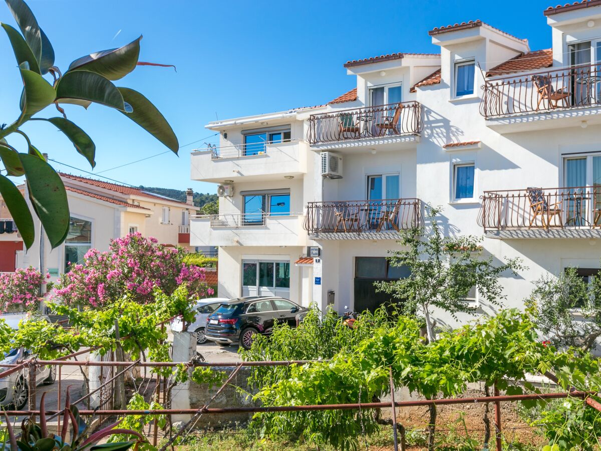 Apartment Two bedroom apartment with balcony and sea view Slatine, Čiovo A-24266-b - Outdoor photo 2