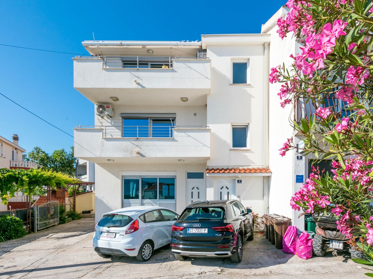 Apartment Two bedroom apartment with balcony and sea view Slatine, Čiovo A-24266-b - Outdoor photo 3