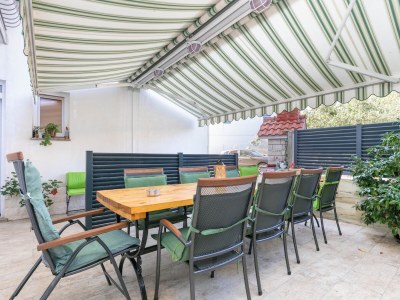 Apartment Two bedroom apartment with balcony and sea view Slatine, Čiovo A-24266-b in Slatine - Apartment