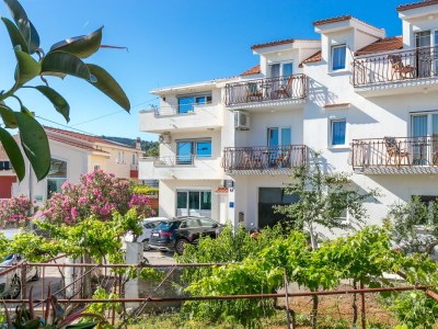 Apartment Two bedroom apartment with balcony and sea view Slatine, Čiovo A-24266-b - Outdoor photo 2