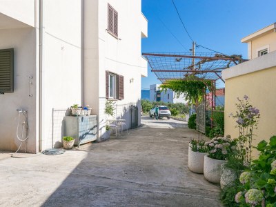 Apartment Two bedroom apartment with balcony and sea view Slatine, Čiovo A-24266-b - Outdoor photo 11