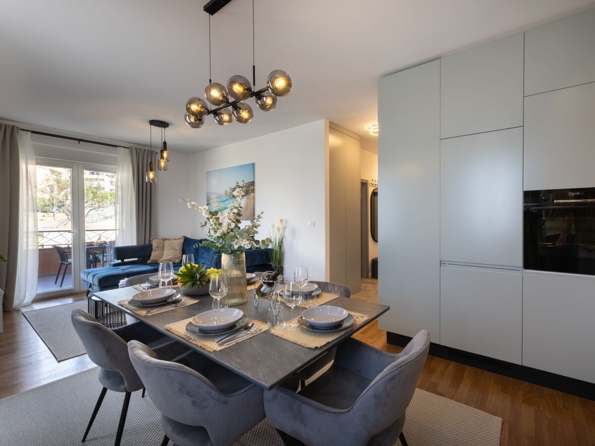 Apartment Two bedroom apartment with terrace Podstrana, Split A-24380-a