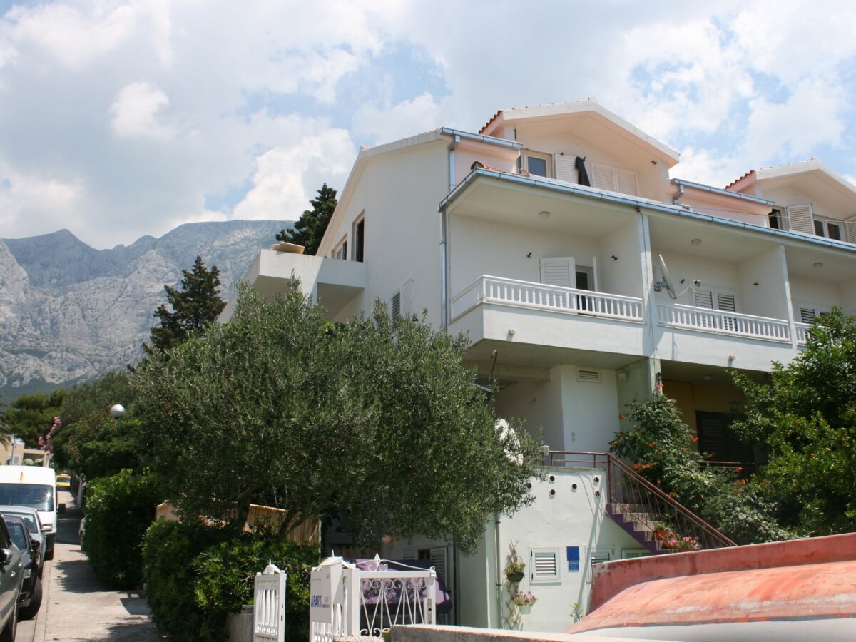 Apartment Two bedroom apartment with terrace Makarska A-6636-a - Outdoor photo 2