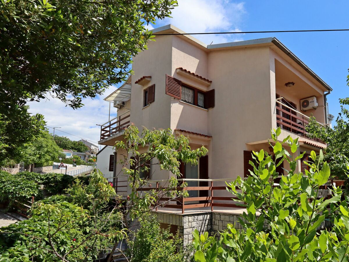 Apartment One bedroom apartment with balcony and sea view Selce, Crikvenica A-24439-b