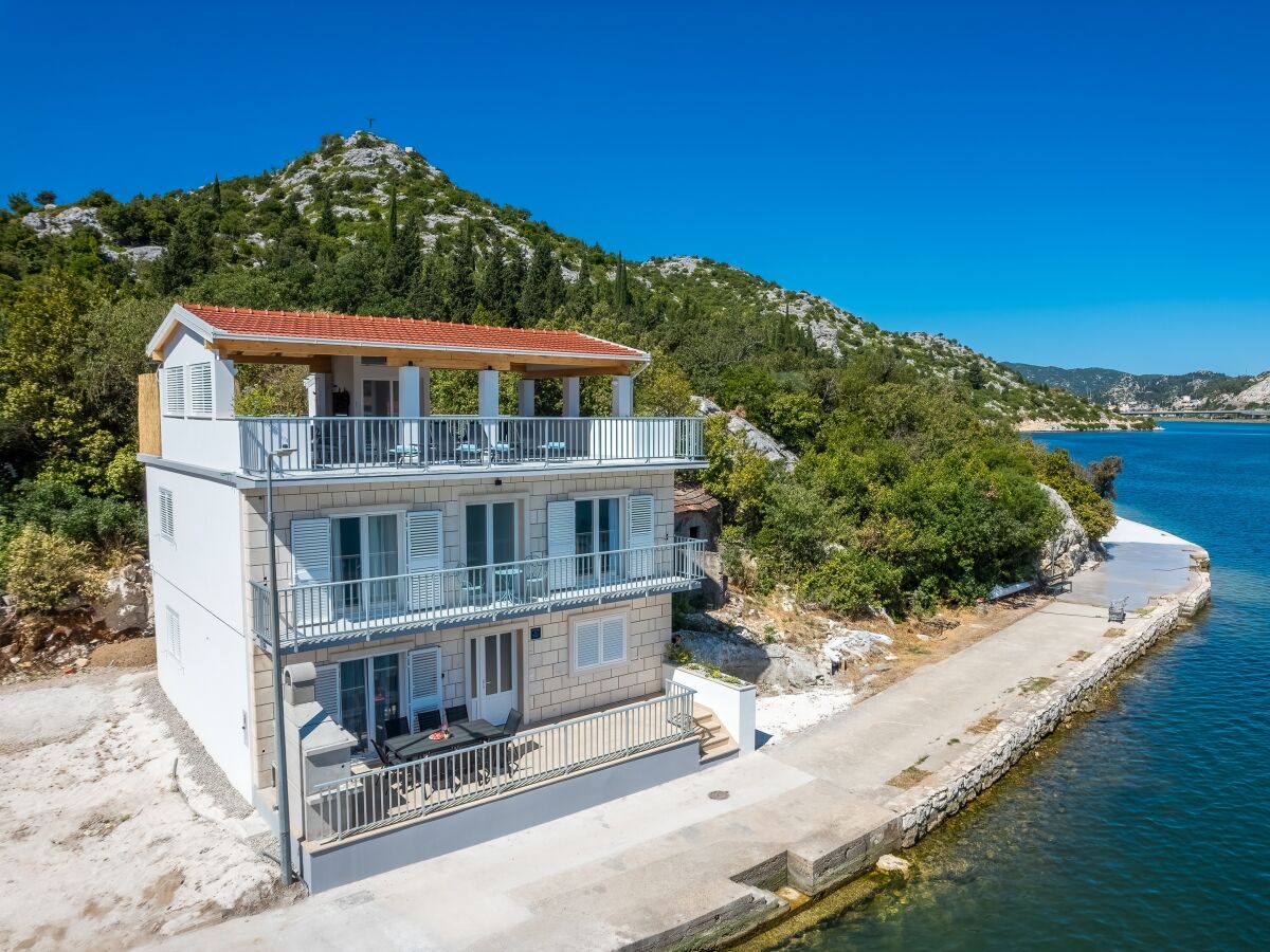 Holiday house Four-bedroom house with terrace and sea view Rogotin, Neretva Delta - Ušće Neretve K-24802