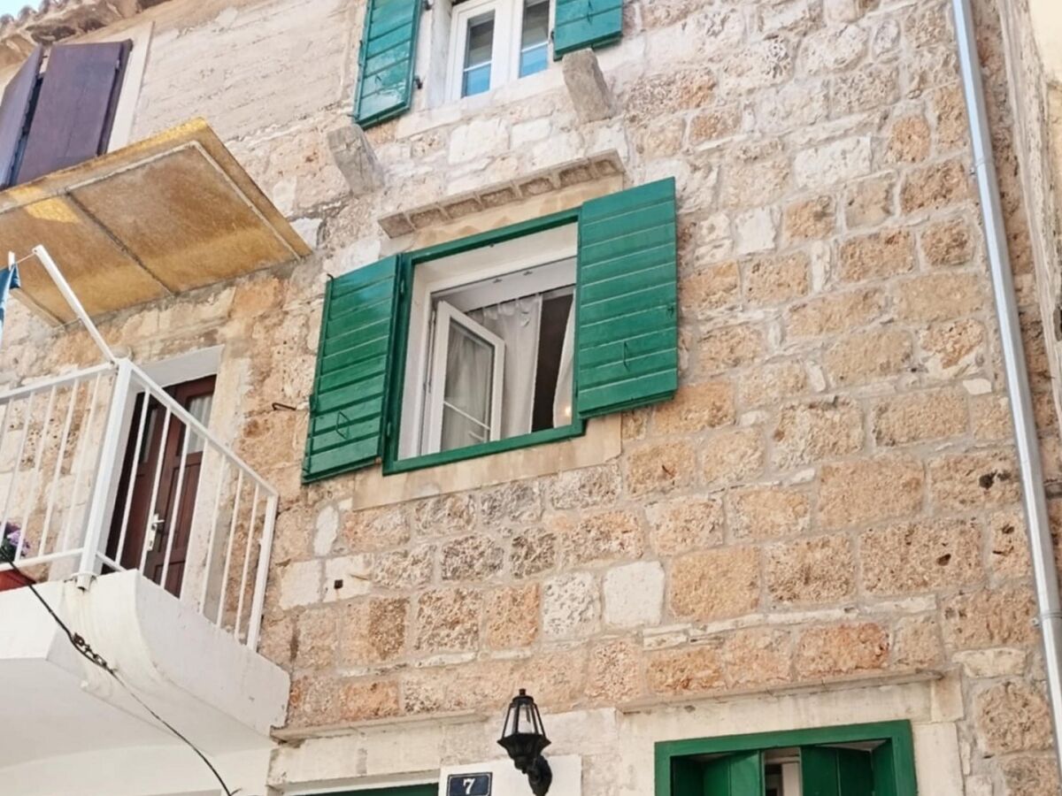 Holiday room with terrace Komiža, Vis S-24523-b