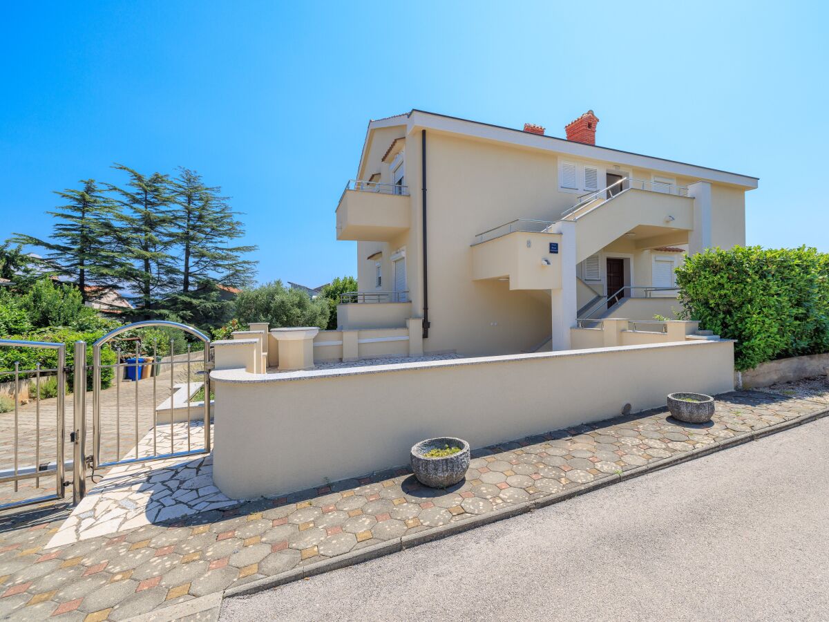 Apartment One bedroom apartment with balcony and sea view Krk A-24809-b