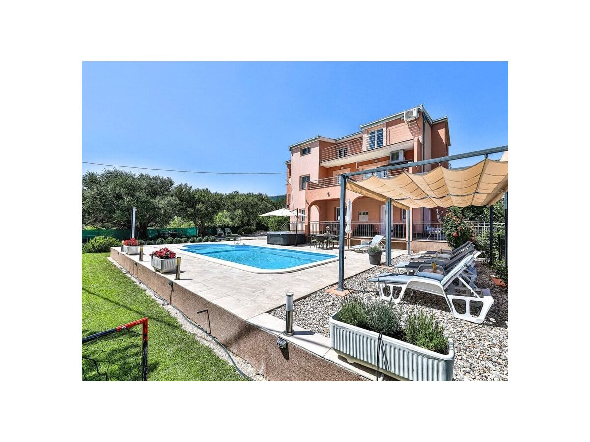 Holiday house Comfortable and spacious house with terrace and sea view Kaštel Lukšić, Kaštela K-24815