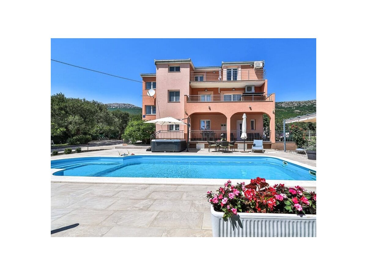 Holiday house Comfortable and spacious house with terrace and sea view Kaštel Lukšić, Kaštela K-24815 - Outdoor photo 2