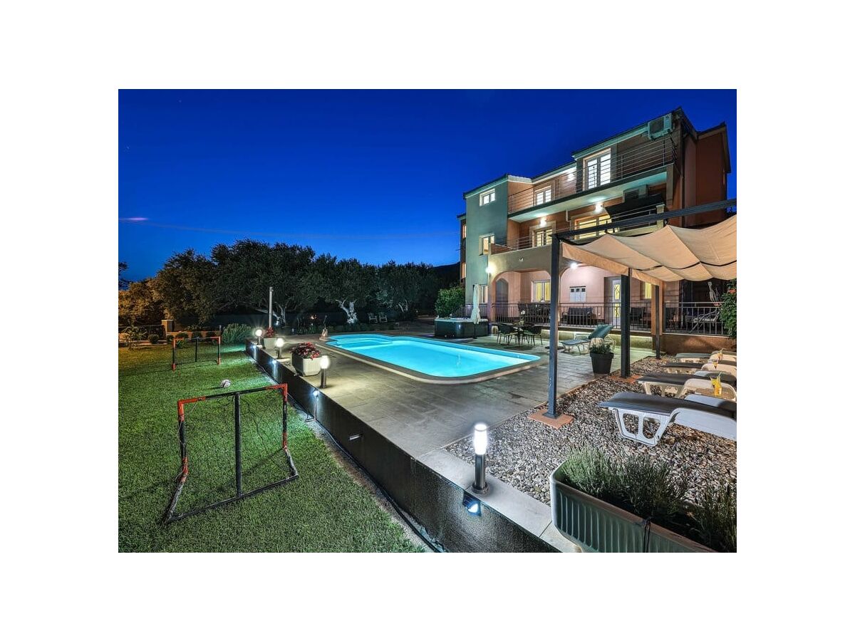 Holiday house Comfortable and spacious house with terrace and sea view Kaštel Lukšić, Kaštela K-24815 - Outdoor photo 3