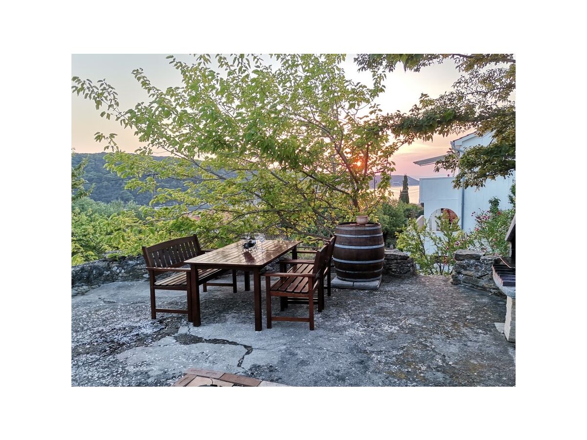 Apartment Two bedroom apartment with terrace and sea view Kampor, Rab A-24838-a - Outdoor photo 3