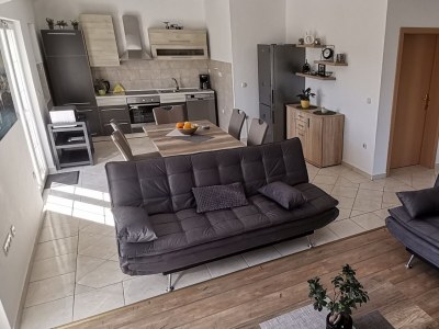 Apartment Two bedroom apartment with terrace and sea view Kampor, Rab A-24838-a - Outdoor photo 9