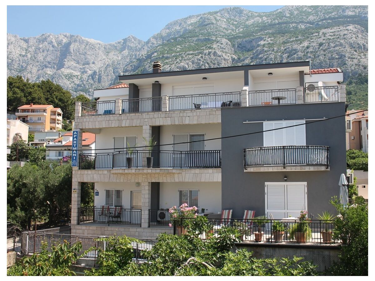 Apartment One bedroom apartment with balcony and sea view Makarska A-21911-b