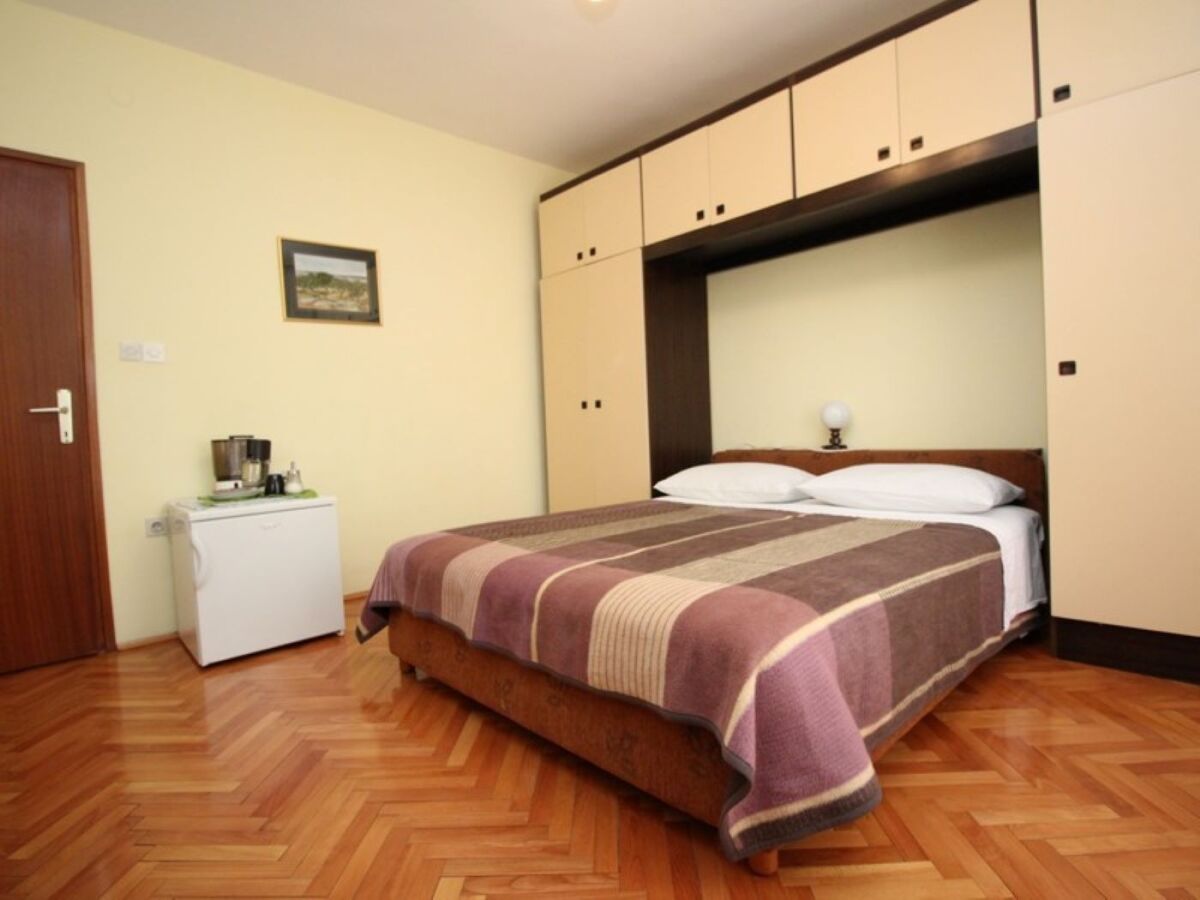 Holiday room with balcony Punat, Krk S-24848-a