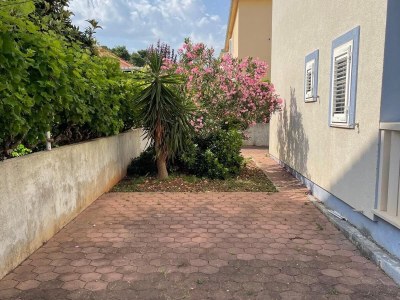 Apartment Two bedroom apartment near beach Mirca, Brač A-24865-a - Outdoor photo 2