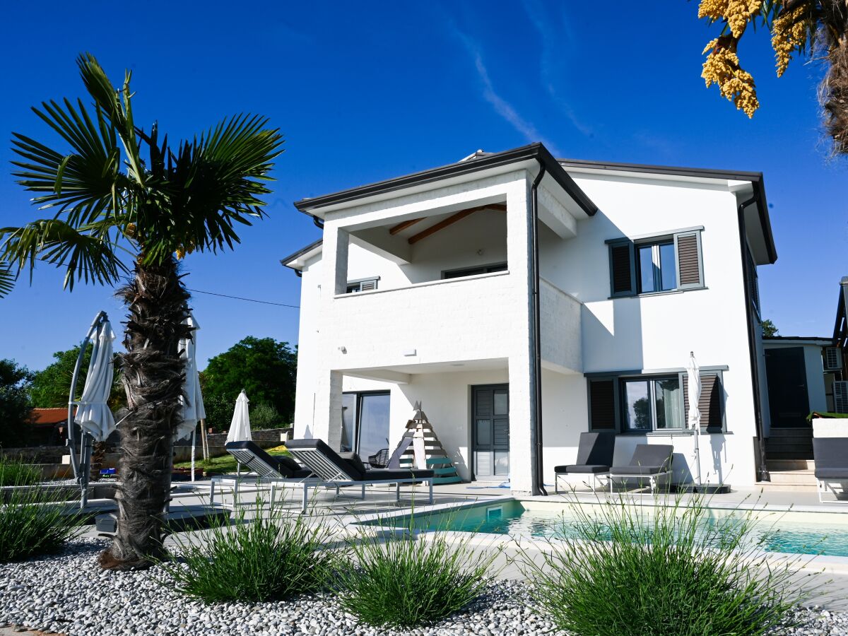 Holiday house Four-bedroom house with terrace and sea view Kaštelir, Central Istria - Središnja Istra K-24867