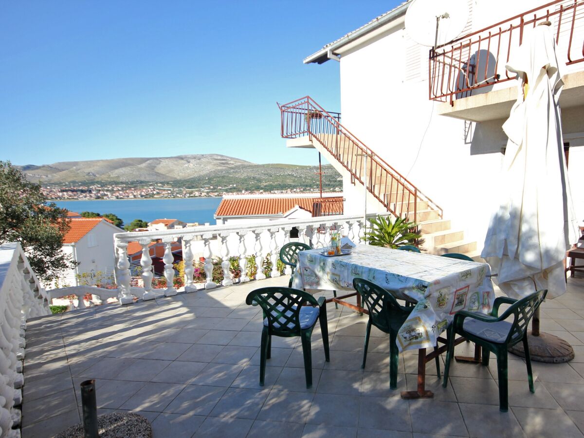 Apartment Three bedroom apartment with balcony and sea view Mastrinka, Čiovo A-9428-a